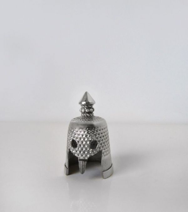 Les sculptures de dés à coudre de Laura Piñeiro sculptures de des a coudre par laura pineiros 4 sculptures-de-des-a-coudre-par-laura-pineiros-4