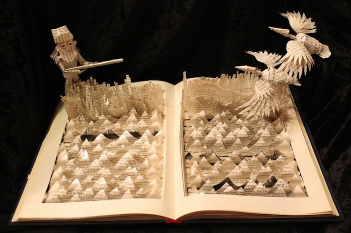Des sculptures de livres déchirés par Jodi Harvey Brown sculptures de livres dechires par jodi harvey brown chasseur millionaire sculptures-de-livres-dechirés-par-jodi-harvey-brown-chasseur-millionaire