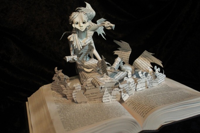 Des sculptures de livres déchirés par Jodi Harvey Brown sculptures de livres dechires par jodi harvey brown game og thrones sculptures-de-livres-déchirés-par-jodi-harvey-brown-game-og-thrones