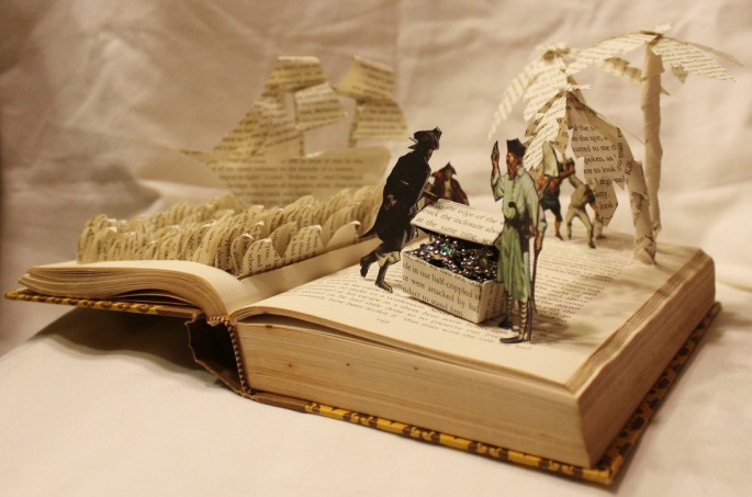 Des sculptures de livres déchirés par Jodi Harvey Brown sculptures de livres dechires par jodi harvey brown l ile au tresor sculptures-de-livres-dechires-par-jodi-harvey-brown-l-ile-au-tresor