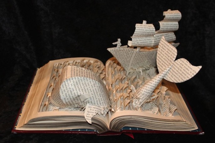 Des sculptures de livres déchirés par Jodi Harvey Brown sculptures de livres dechires par jodi harvey brown moby dick sculptures-de-livres-dechires-par-jodi-harvey-brown-moby-dick