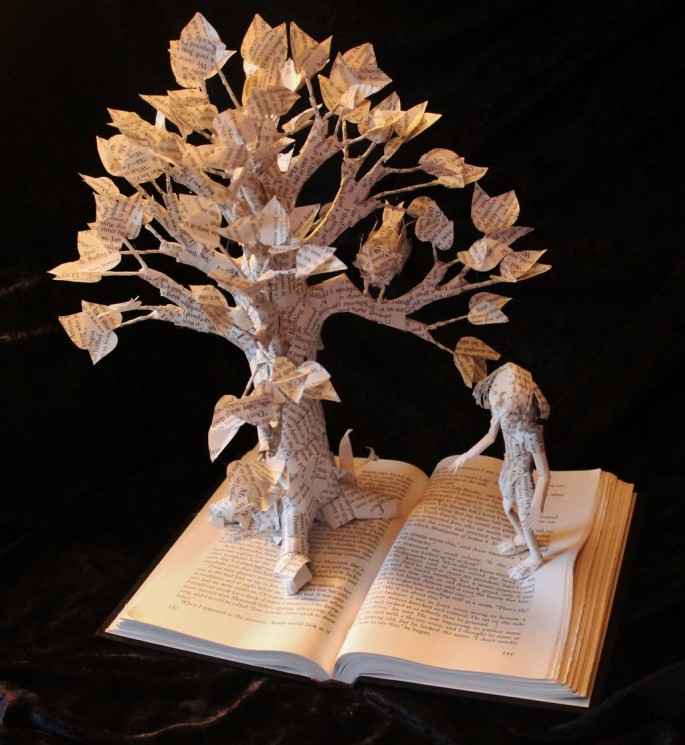 Des sculptures de livres déchirés par Jodi Harvey Brown sculptures de livres dechires par jodi harvey brown ne tirez pas sur l oiseau moqueur 1 sculptures-de-livres-dechires-par-jodi-harvey-brown-ne-tirez-pas-sur-l-oiseau-moqueur-1