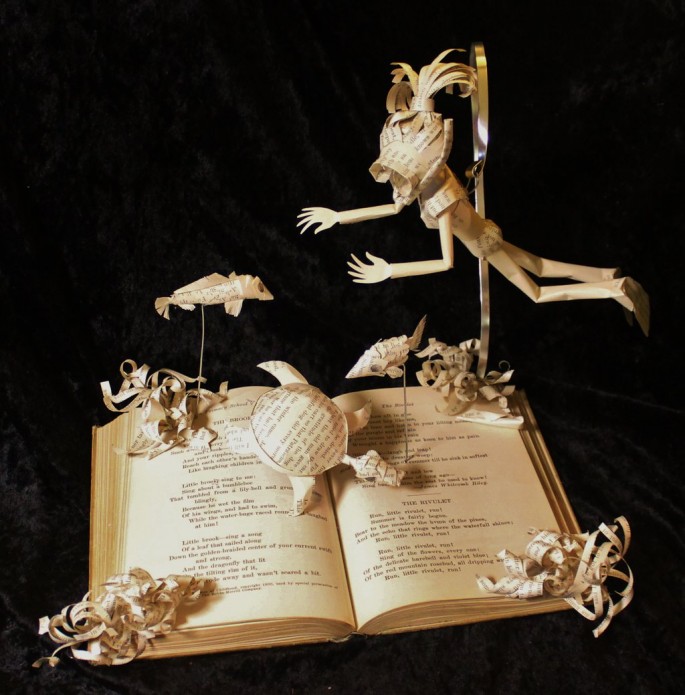Des sculptures de livres déchirés par Jodi Harvey Brown sculptures de livres dechires par jodi harvey brown scuba diver sculptures-de-livres-dechires-par-jodi-harvey-brown-scuba-diver