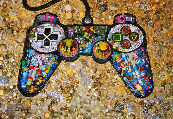 Les sculptures pop-cultures de Elisa Naranja Metálica Insua sculpures pop culture de Elisa Naranja Metalica Insuas manette sculpures-pop-culture-de-Elisa-Naranja-Metalica-Insuas-manette