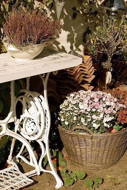 60 idées pour recycler une vieille machine à coudre 60 idees pour recycler une vieille machine a coudre console jardin 1 60-idees-pour-recycler-une-vieille-machine-a-coudre-console-jardin-1