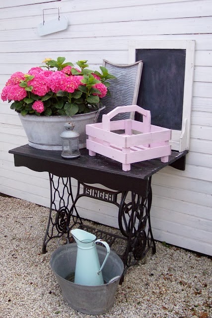 60 idées pour recycler une vieille machine à coudre 60 idees pour recycler une vieille machine a coudre console jardin 8 60-idees-pour-recycler-une-vieille-machine-a-coudre-console-jardin-8