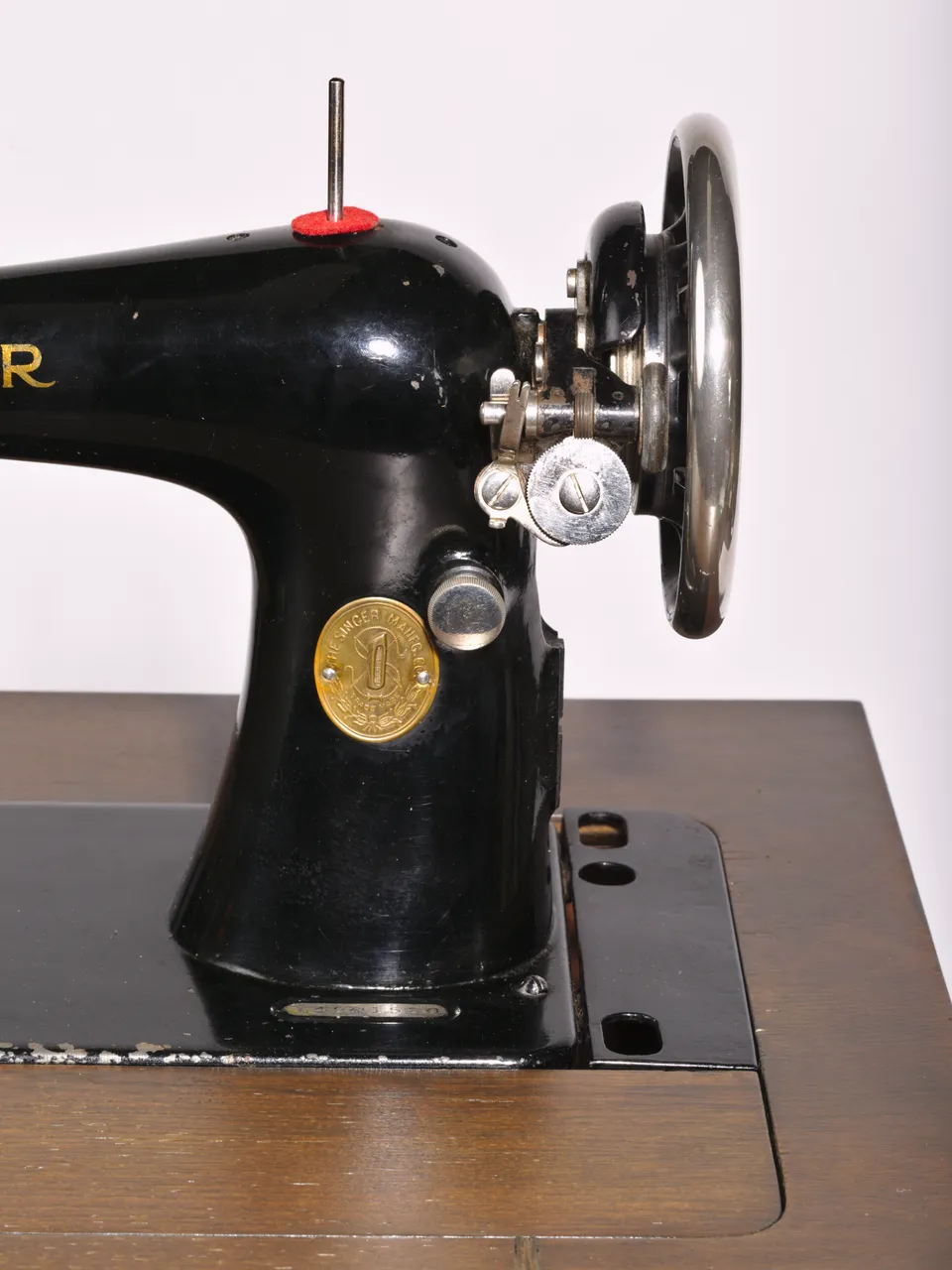 60 idees pour re…machine a coudre singer restauree ancienne machine à coudre Singer 66K à pédale après restauration du meuble en bois