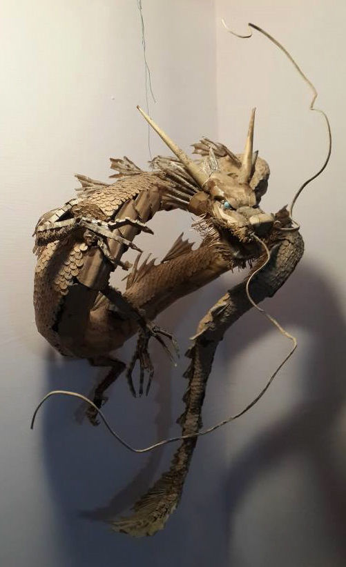 Iron Man en carton et autres sculptures par Zhongkai Xiang sculptures en carton par zhongkai xiang dragon sculptures-en-carton-par-zhongkai-xiang-dragon