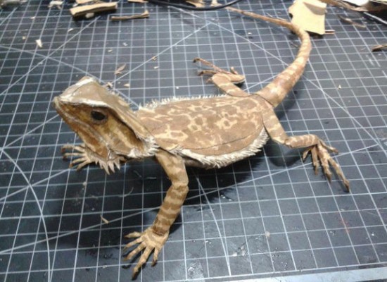 Iron Man en carton et autres sculptures par Zhongkai Xiang sculptures en carton par zhongkai xiang pogona sculptures-en-carton-par-zhongkai-xiang-pogona