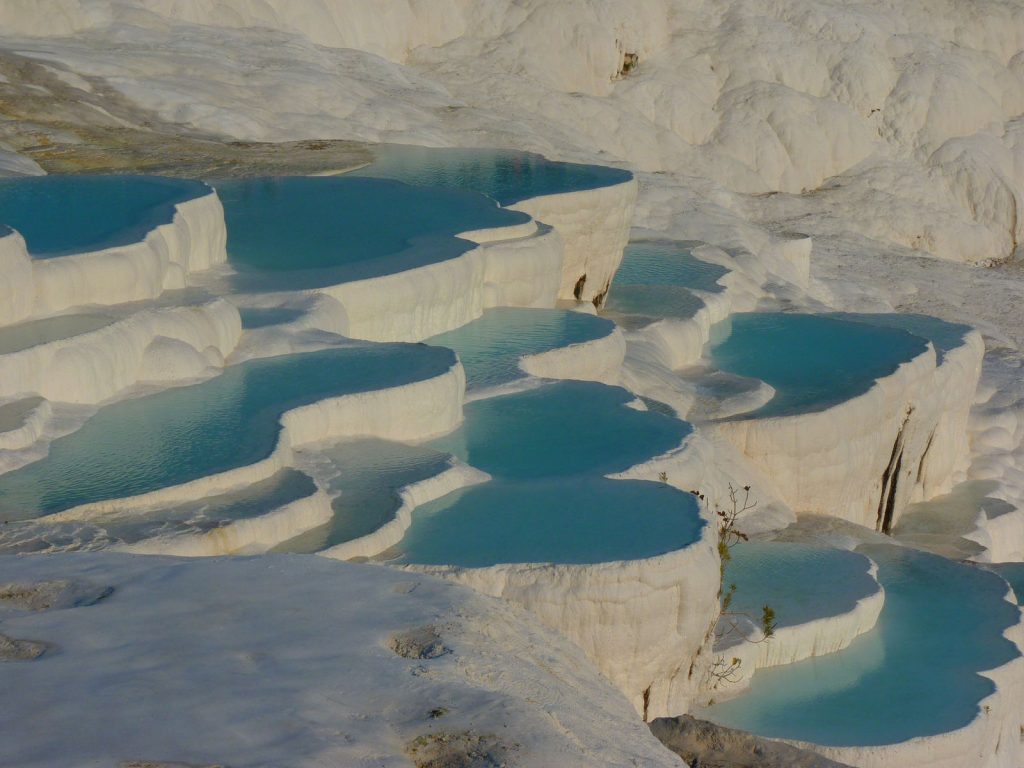 16 paysages bizarres surréalistes et pourtant réels 16 paysages bizarres surrealistes travertines pamukkale turquie 16-paysages-bizarres-surrealistes-travertines-pamukkale-turquie