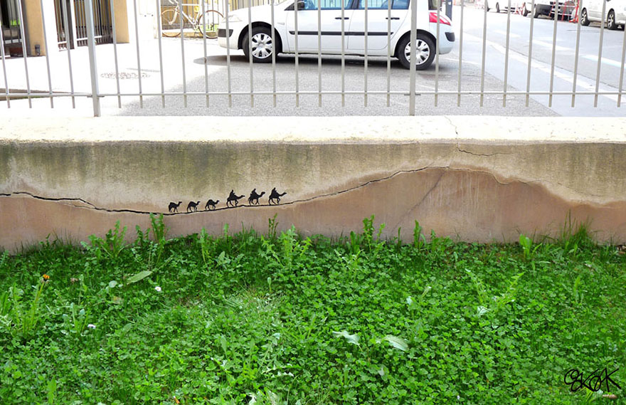 28 oeuvres de street art interagissant avec leur environnement 28 oeuvres de street art interagissant avec leur environnement la caravane passe 28-oeuvres-de-street-art-interagissant-avec-leur-environnement-la-caravane-passe