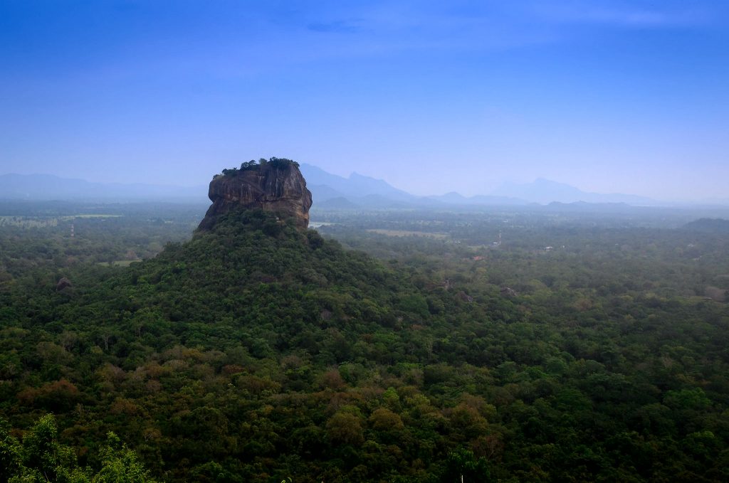 La forteresse de Sigiriya - la magie du rocher du lion la forteresse de Sigiriya rocher du lion sri lanka 8 la-forteresse-de-Sigiriya-rocher-du-lion-sri-lanka-8