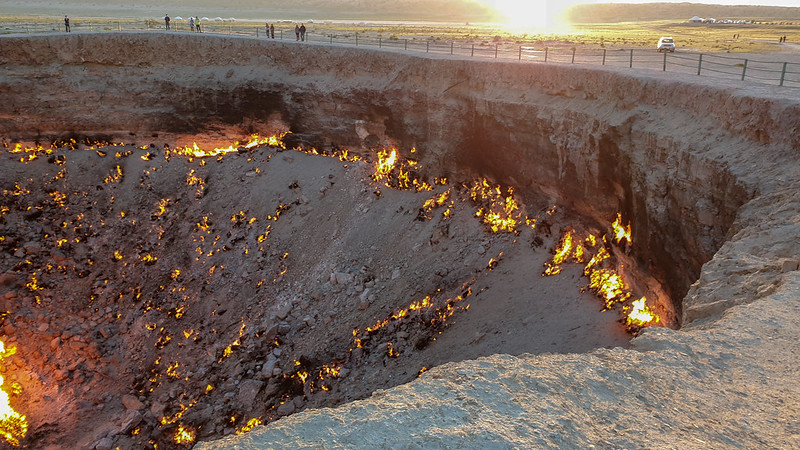 Darvaza la porte de l'enfer le cratere de darvaza porte de l enfer 4 1 le-cratere-de-darvaza-porte-de-l-enfer-4