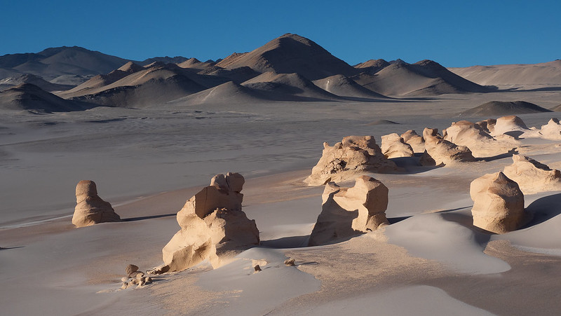 Les formations volcaniques de Campo de Piedra Pomez Campo de Piedra Pomez labyrinthe volcanique blanc 5 Campo-de-Piedra-Pomez-labyrinthe-volcanique-blanc-5