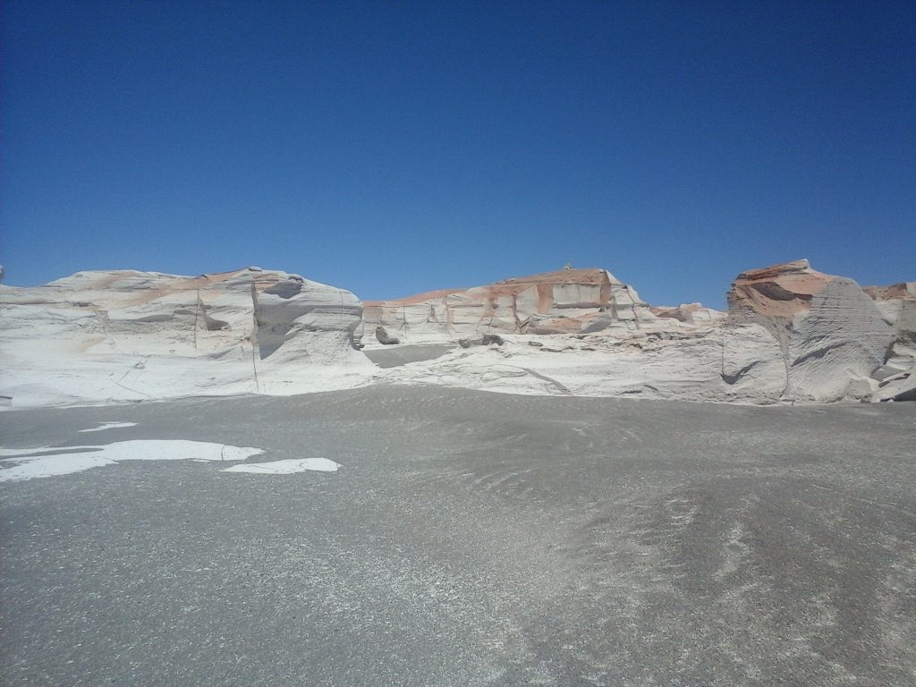Les formations volcaniques de Campo de Piedra Pomez Campo de Piedra Pomez labyrinthe volcanique blanc 8 Campo-de-Piedra-Pomez-labyrinthe-volcanique-blanc-8