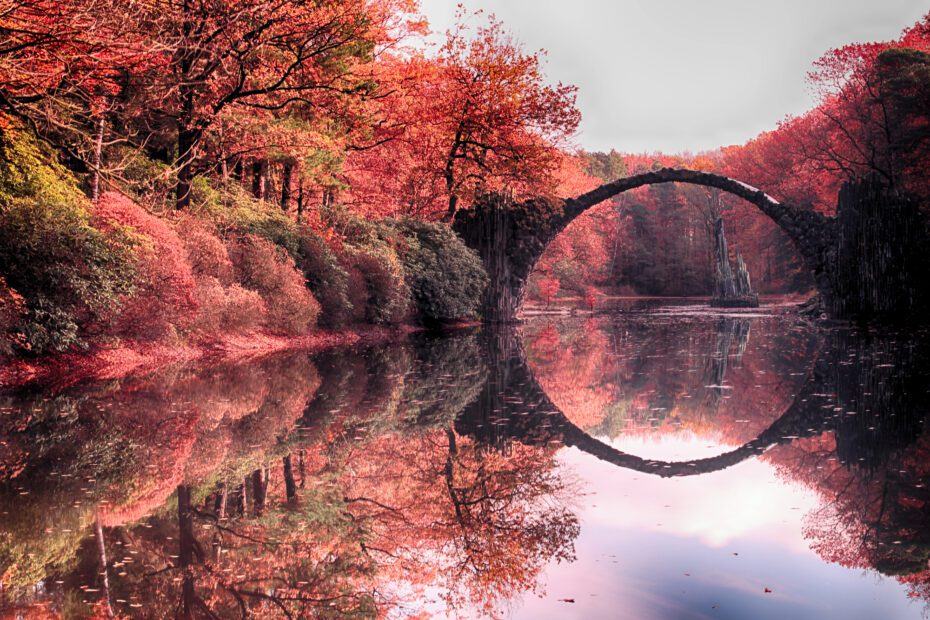 Rakotzbrücke : le pont avec son reflet forment un cercle parfait Rakotzbrucke pont du diable pont avec son reflet illusion cercle parfait 12 1 Rakotzbrucke pont du diable pont avec son reflet illusion cercle parfait 12