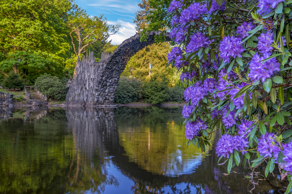 Rakotzbrücke : le pont avec son reflet forment un cercle parfait Rakotzbrucke pont du diable pont avec son reflet illusion cercle parfait kromlau Gablenz allemagne 3 Rakotzbrucke-pont-du-diable-pont-avec-son-reflet-illusion-cercle-parfait-kromlau-Gablenz-allemagne-3