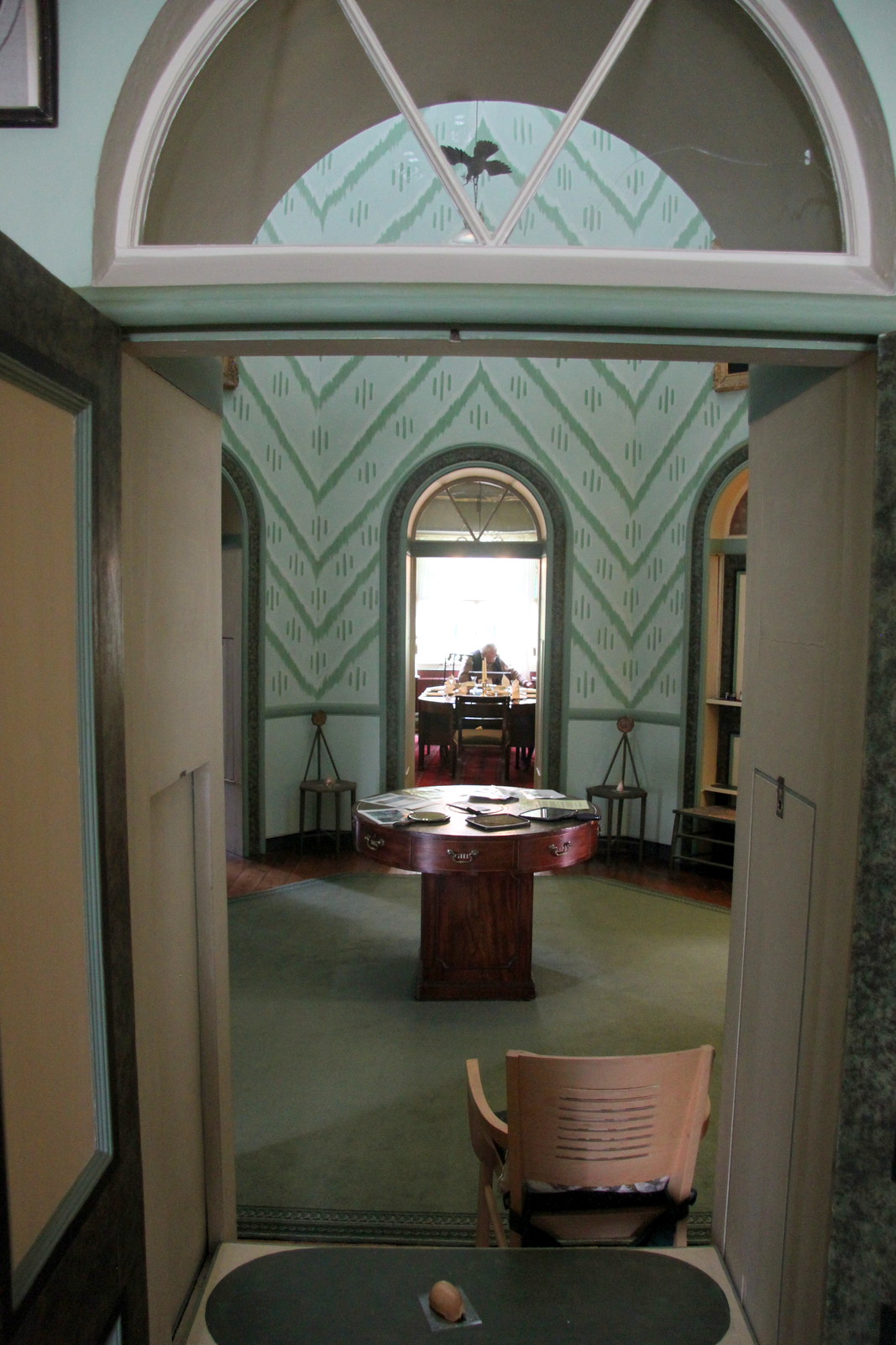 a la ronde maison hexadecagonale seize cote vue du hall a la ronde maison hexadecagonale seize cote vue du hall