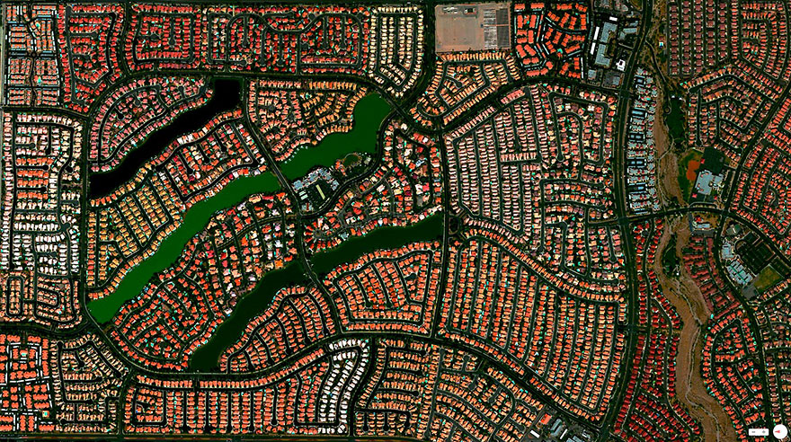 Des photos satellites qui changent la façon de voir le monde photo satellite google earth communaute desert shores las vegas photo-satellite-google-earth-communaute-desert-shores-las-vegas