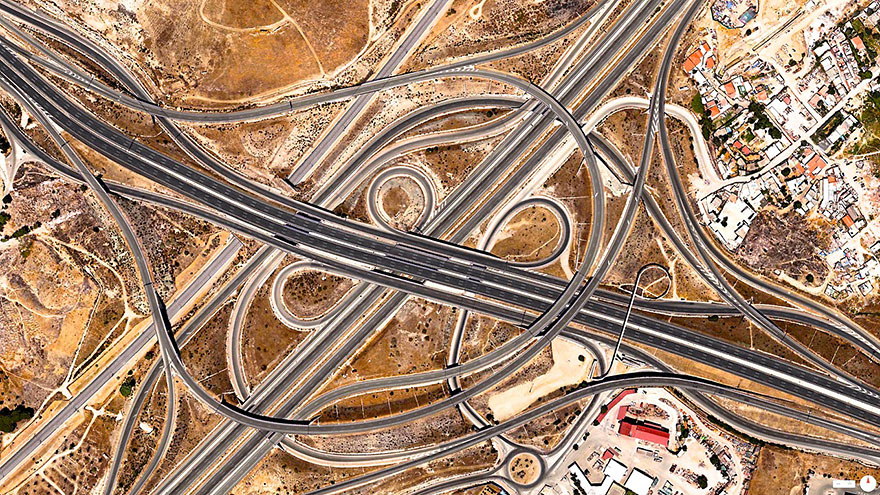 Des photos satellites qui changent la façon de voir le monde photo satellite google earth spaghetti junction madrid photo-satellite-google-earth-spaghetti-junction-madrid