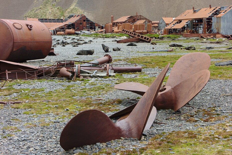 Stromness, station baleinière abandonnée stromness helice ruines georgie du sud Grande hélice et ruines industrielles de Stromness en Géorgie du Sud