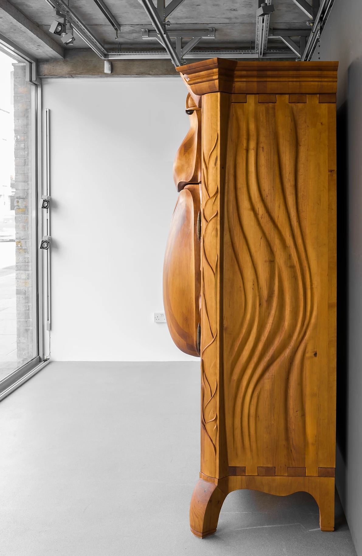 Une superbe armoire scarabée superbe armoire scarabee 2 superbe-armoire-scarabee-2