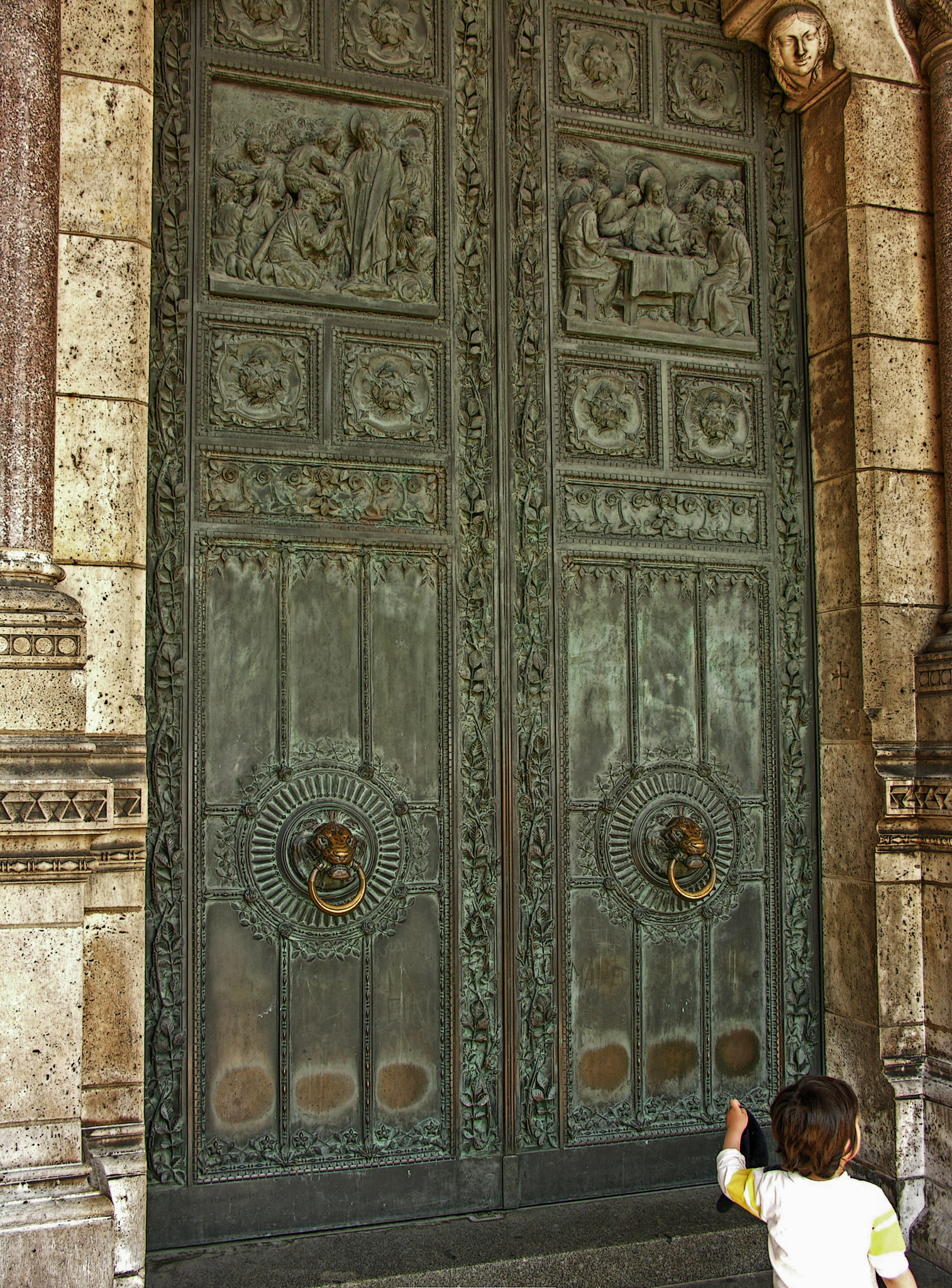 30 portes superbes qui semblent mener dans un autre monde 30 portes superbes montmartre paris france 1 30-portes-superbes-montmartre-paris-france-1.j