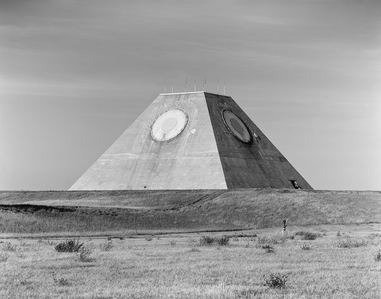 L'étrange pyramide du Stanley R. Mickelsen Safeguard Complex base militaire Stanley R Mickelsen pyramide radar 16 base-militaire-Stanley-R-Mickelsen-pyramide-radar-16