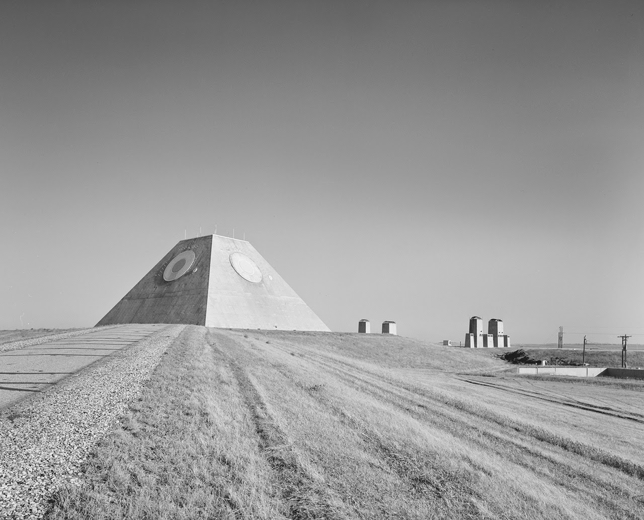 L'étrange pyramide du Stanley R. Mickelsen Safeguard Complex base militaire Stanley R Mickelsen pyramide radar 3 base-militaire-Stanley-R-Mickelsen-pyramide-radar-3
