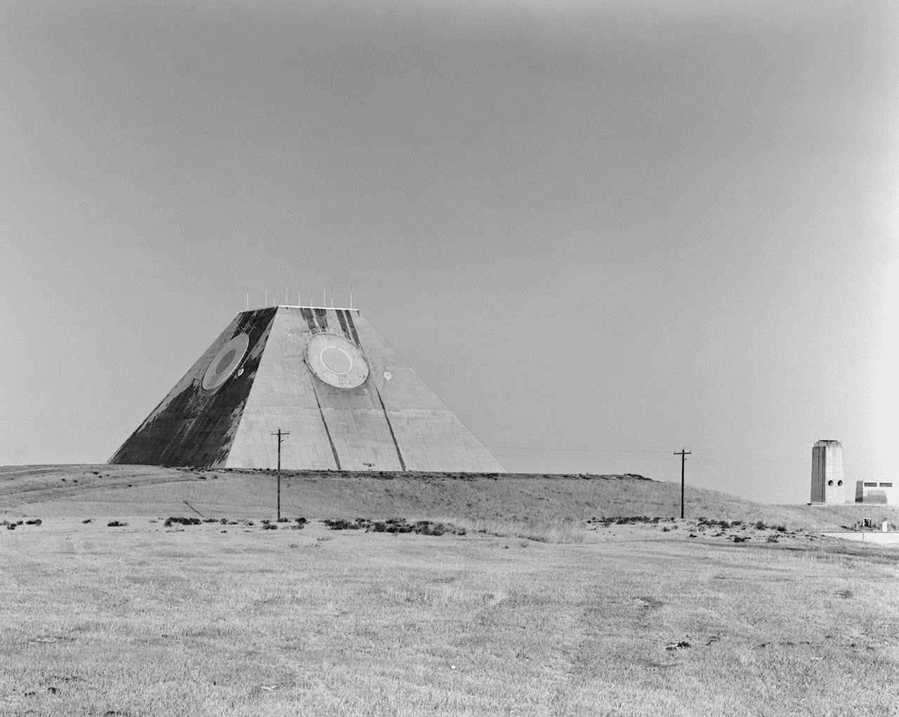 L'étrange pyramide du Stanley R. Mickelsen Safeguard Complex base militaire Stanley R Mickelsen pyramide radar 6 base-militaire-Stanley-R-Mickelsen-pyramide-radar-6