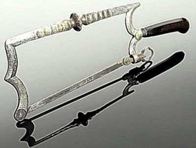 Quelques instruments chirurgicaux vintage instruments chirurgicaux vintage scie a amputation instruments-chirurgicaux-vintage-scie-a-amputation