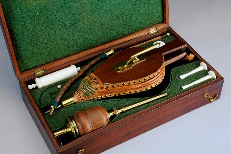 Quelques instruments chirurgicaux vintage instruments chirurgicaux vintage souffleur fumee instruments-chirurgicaux-vintage-souffleur-fumee