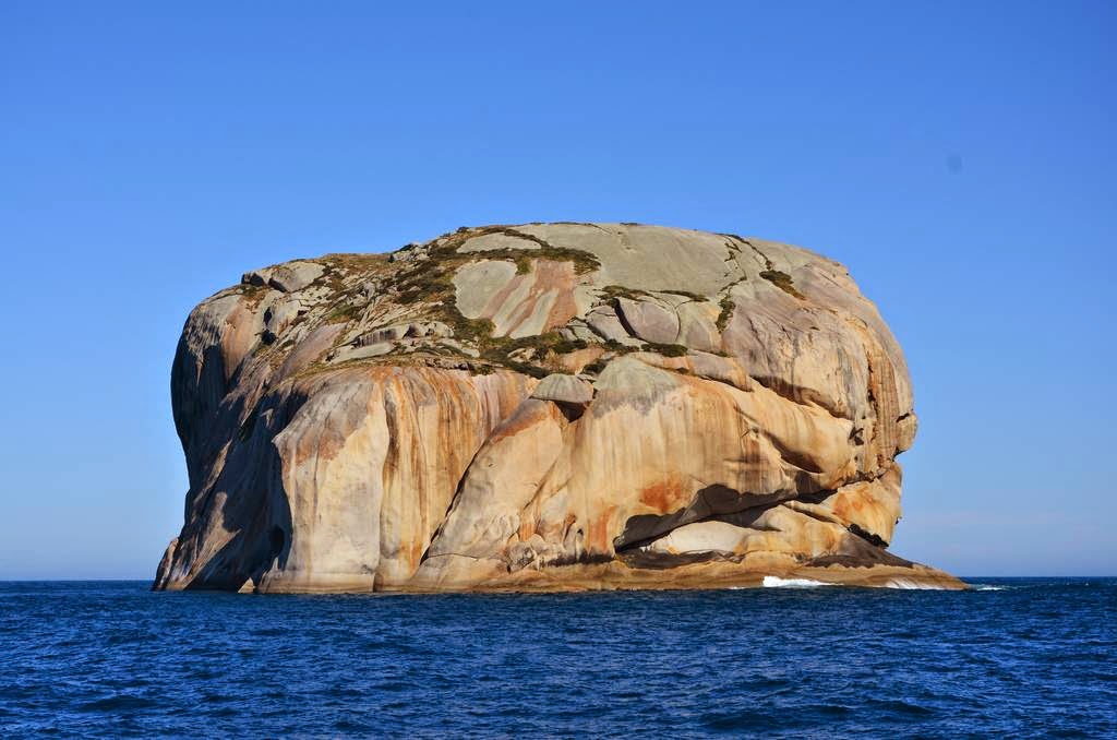 Skull Rock la base de Super Villain parfaite skull rock cleft island australie base de super villain 2 skull-rock-cleft-island-australie-base-de-super-villain-2