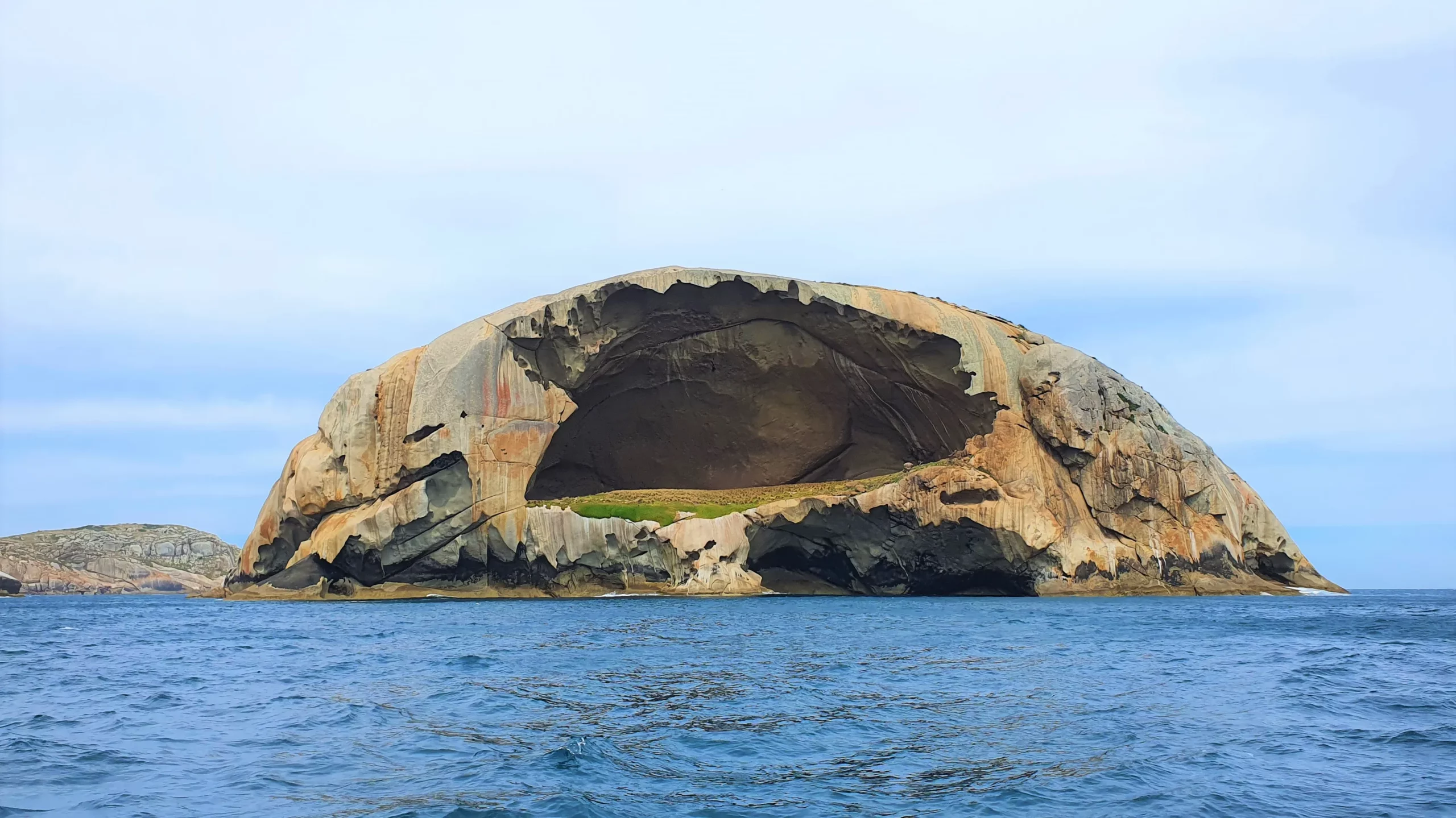 Skull Rock la base de Super Villain parfaite skull rock cleft island australie base de super villain 5 scaled skull-rock-cleft-island-australie-base-de-super-villain-5