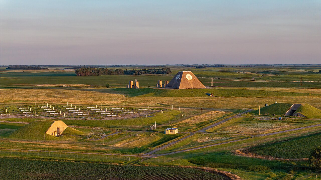 stanley mickelsen pyramide silos spartan Pyramide radar et silos Spartan du Stanley R. Mickelsen Safeguard Complex