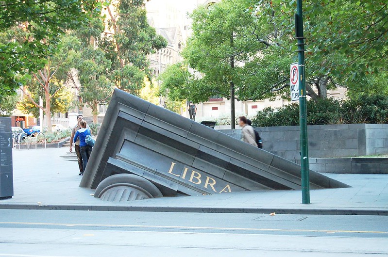 25 des statues les plus créatives du monde statues les plus creatives du monde immeuble coule statues-les-plus-creatives-du-monde-immeuble-coule