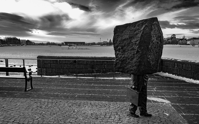 25 des statues les plus créatives du monde statues les plus creatives du monde unknown official Rekjavik, Monument to the Unknown Official/Bureaucrat