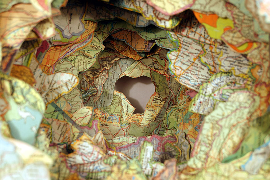 Brian Dettmer le chirurgien du livre book surgeon brian dettmer chirurgien du livre sculptures de livres 11 book-surgeon-brian-dettmer-chirurgien-du-livre-sculptures-de-livres-11