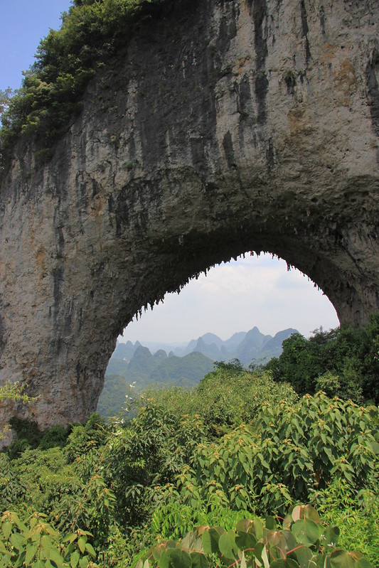 La colline de la lune - montagne percée de Chine colline de la lune montagne perce demi cercle chine 4 colline-de-la-lune-montagne-perce-demi-cercle-chine-4
