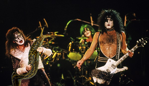 Des guitaristes avec des limaces géantes des guitaristes avec des limaces geantes a la place de la guitare 14 des-guitaristes-avec-des-limaces-geantes-a-la-place-de-la-guitare-14