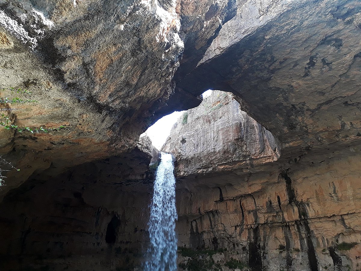 La cascade du gouffre de Baatara la cascade du gouffre de baatara gouffre des trois ponts liban 1 la-cascade-du-gouffre-de-baatara-gouffre-des-trois-ponts-liban-1