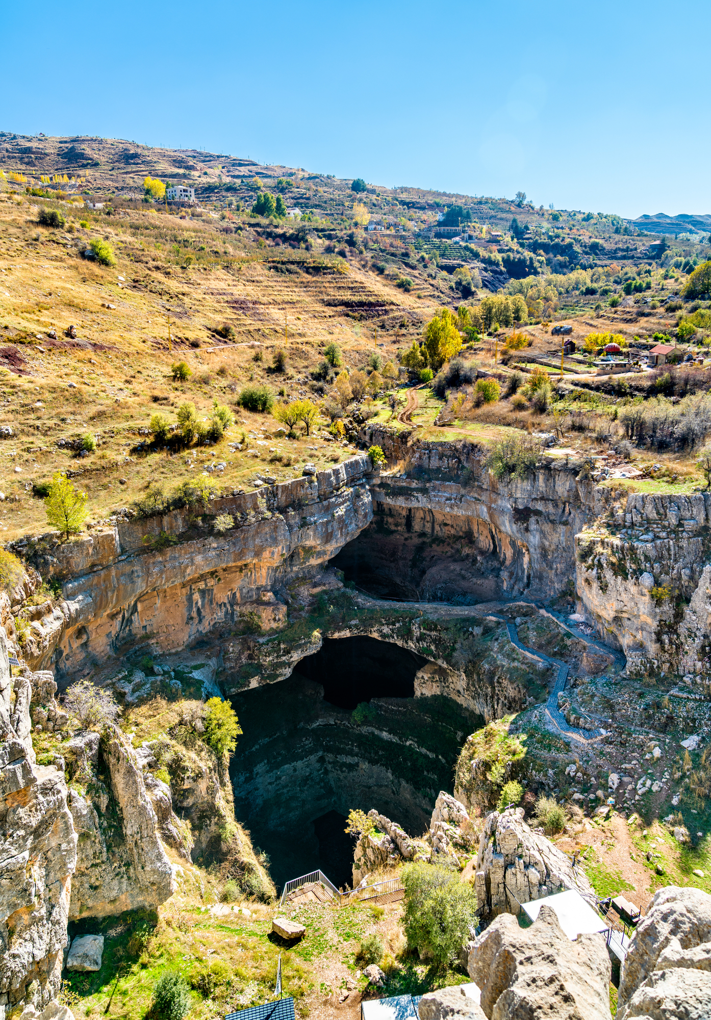 La cascade du gouffre de Baatara la cascade du gouffre de baatara gouffre des trois ponts liban 8 la-cascade-du-gouffre-de-baatara-gouffre-des-trois-ponts-liban-8