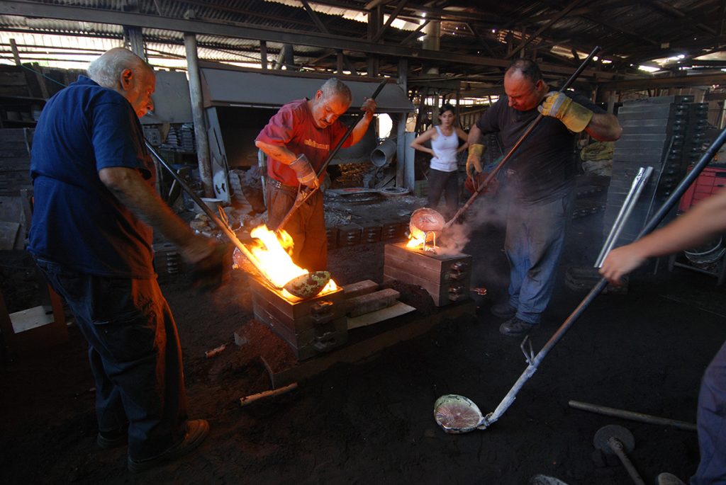 Mobiliers en bois et aluminium de Hilla Shamia tables et chaises en bois et aluminium hilla shamia 110 tables-et-chaises-en-bois-et-aluminium-hilla-shamia-110