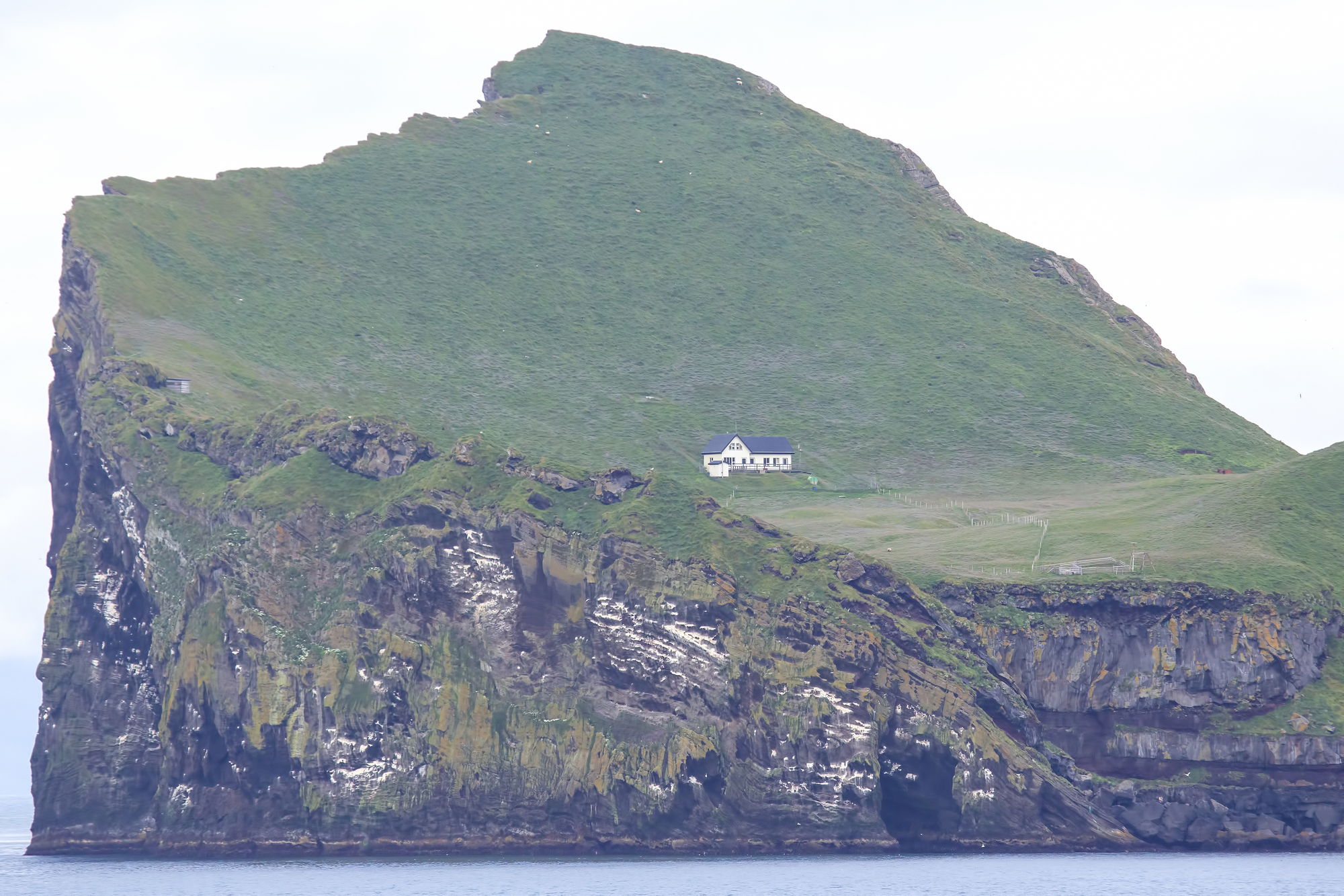 La très isolée maison de l'île d'Elliðaey tres isolee maison de l ile d ellidaey islande 6 1 tres-isolee-maison-de-l-ile-d-ellidaey-islande-6-1