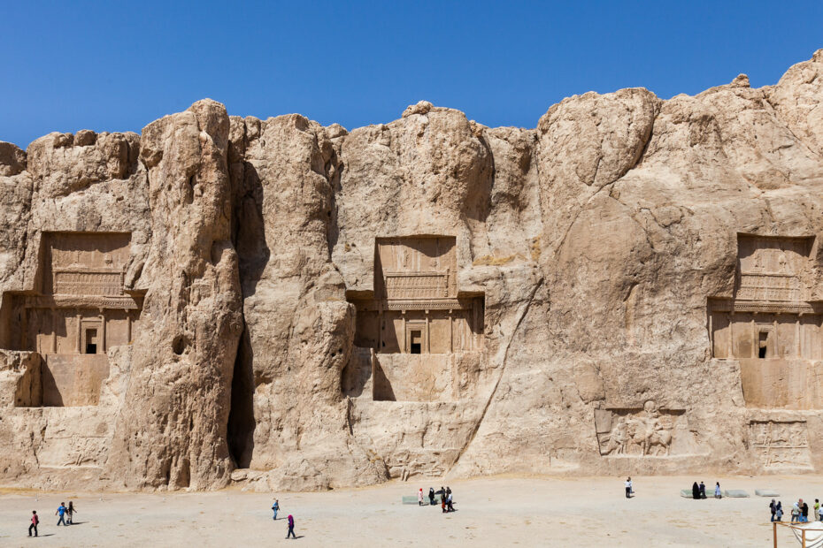 Naqsh-e Rostam, les tombeaux rupestres des rois perses près de Persépolis Naqsh e Rostam vestige empire perse 2 Naqsh e Rostam vestige empire perse 2