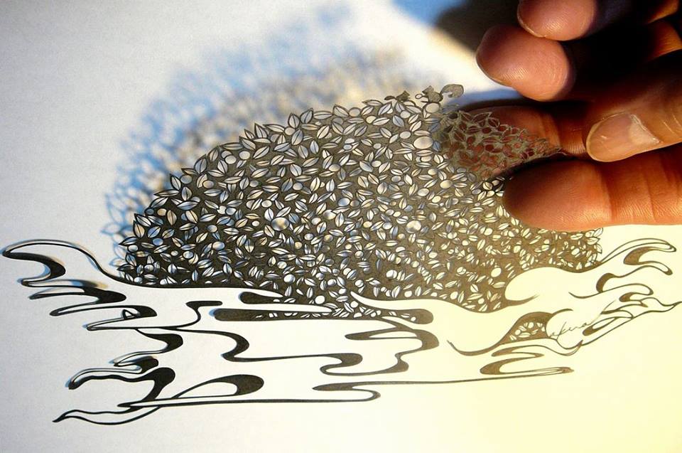 les papiers découpés de Akira Nagaya - Kirie creations en papier decoupe kirie akira nagaya 5 creations-en-papier-decoupe-kirie-akira-nagaya-5