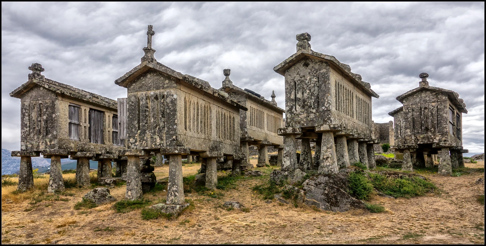 horreos greniers espagnols sur pilotis - Viana do Castel au Portugal 1 horreos greniers espagnols sur pilotis 1