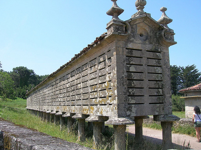 les hórreos - greniers espagnols horreos greniers espagnols sur pilotis 10 horreos-greniers-espagnols-sur-pilotis-10