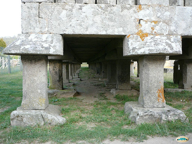 les hórreos - greniers espagnols horreos greniers espagnols sur pilotis 8 horreos-greniers-espagnols-sur-pilotis-8