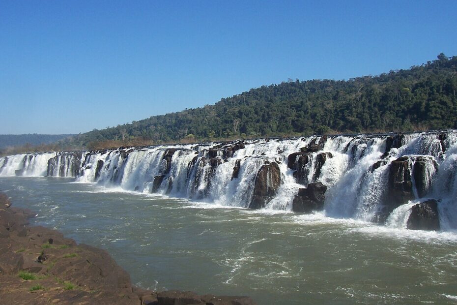 Saltos del Mocona - des stupéfiantes chutes parallèles à la rivière saltos del mocona chutes paralleles rio uruguay Saltos del Moconá, chutes parallèles au río Uruguay